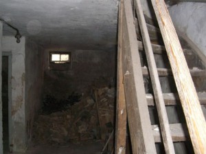 Der Kellerabgang vorher...