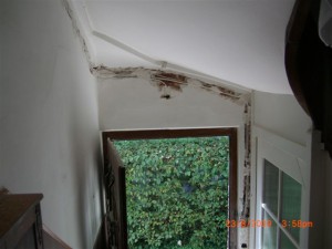 Treppenhaus Blick auf Eingangstüre