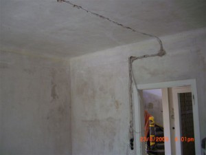 Blick in den Flur vom Wohnzimmer aus.